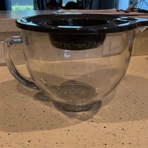 Kitchenaid glass bowl with lid (read)